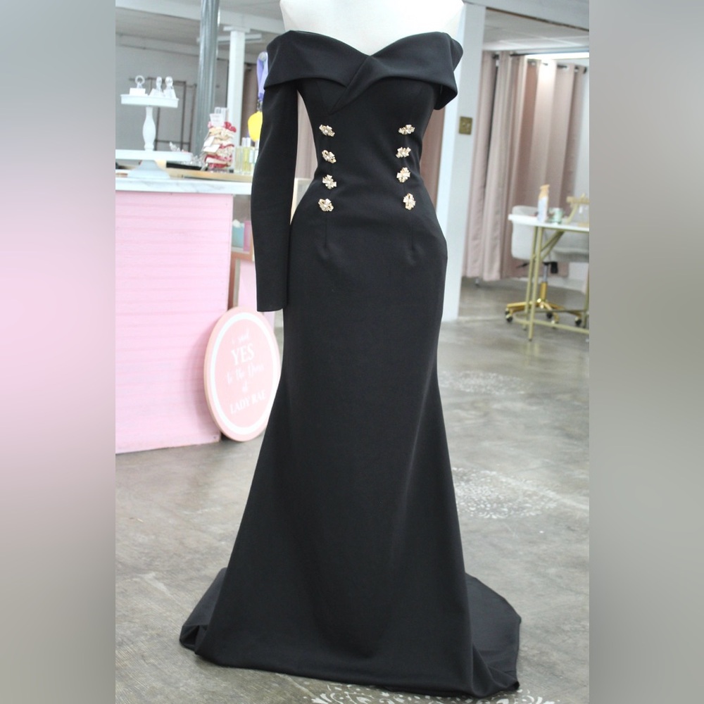 Jonathan Kayne 3068 Size 4 PAY ONLY $225 ON OUR WEBSITE 📲 ladyraeformalwear.com